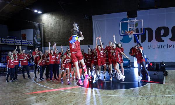 &#201;quipe du SL Benfica avec le troph&#233;e