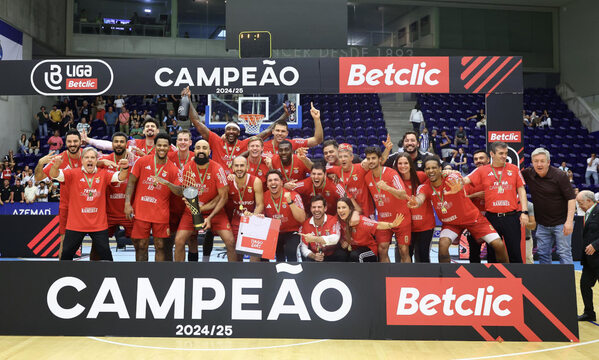 Benfica team celebrates its 31st national championship title