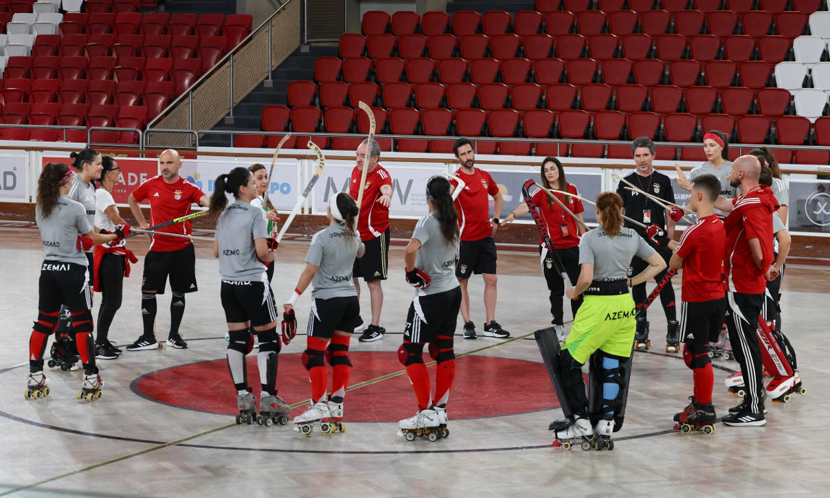 Paulo Almeida com a equipa do Benfica