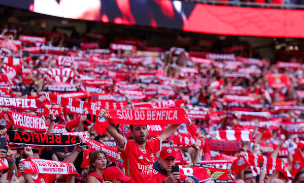 Supporters de Benfica &#224; l&#39;Est&#225;dio da Luz