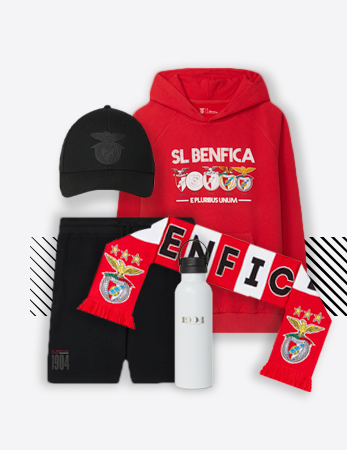 Sweat Vermelha, Boné Preto, Cachecol Benfica, Calções Pretos e Garrafa de Água