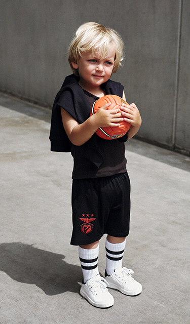 Brinquedos e Jogos Benfica Criança com Bola Laranja