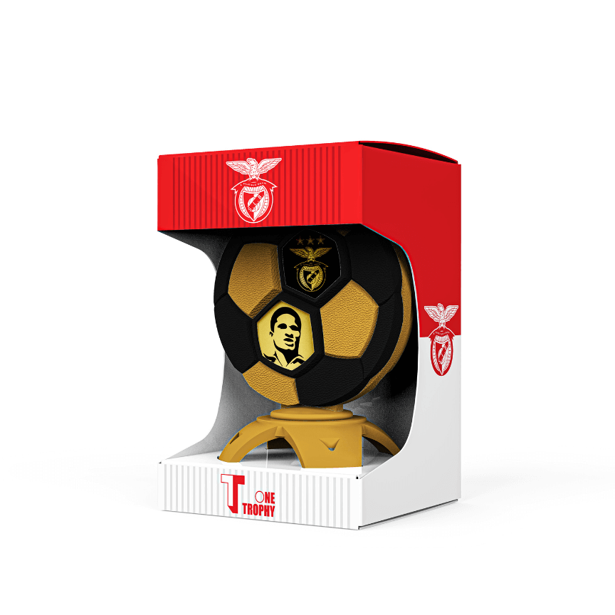 One Trophy Preto e Dourado Eusébio