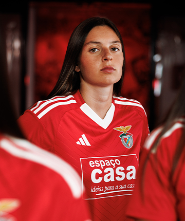 Andreia Faria com Camisola Principal do Futebol Feminino 2024/25